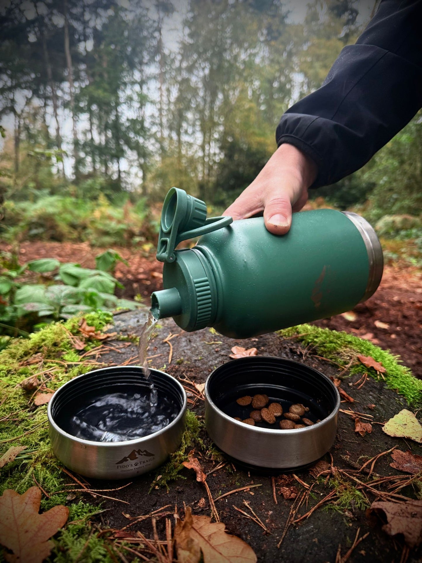 Fido's Trails 3-in-1 Water Bottle with Detachable Bowls – For Dogs & Owners, 1 Litre Forest Green